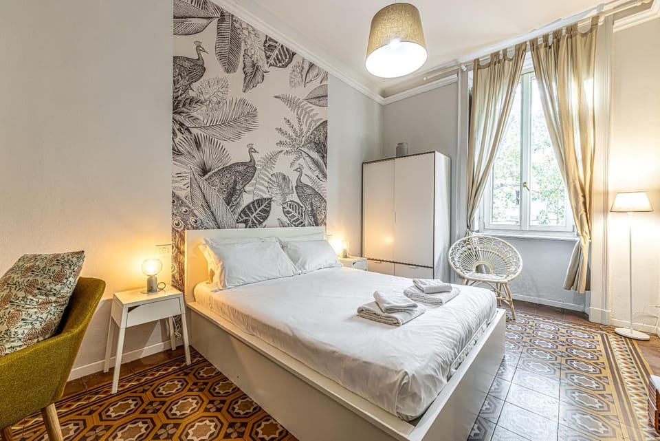 Bed, Bedroom, towels