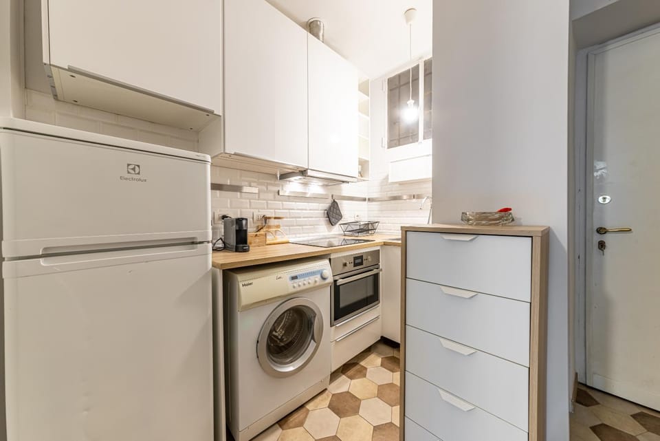 Kitchen or kitchenette, oven, stove, washing machine