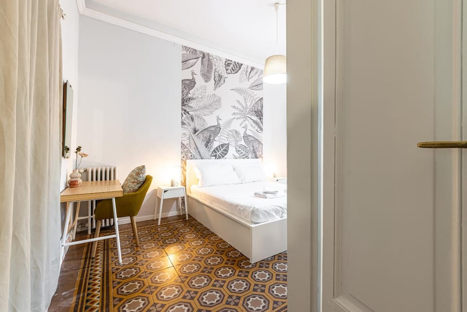 Bed, Seating area, Bedroom