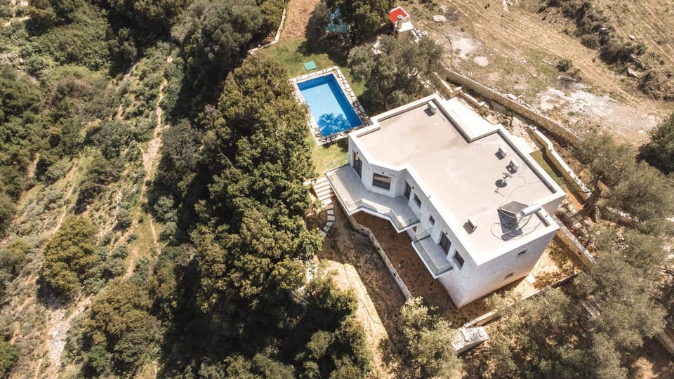Property building, Day, Natural landscape, Bird's eye view, Pool view, Swimming pool