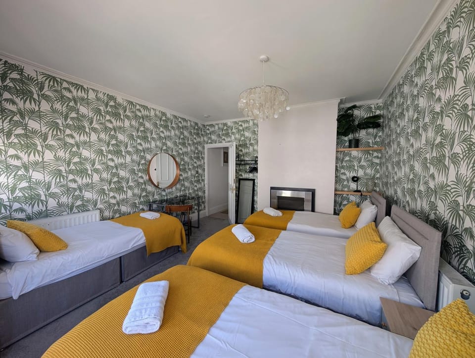 Bournemouth Beach Boutique with Hot Tub - Close to Beach and Town Centre House in Bournemouth