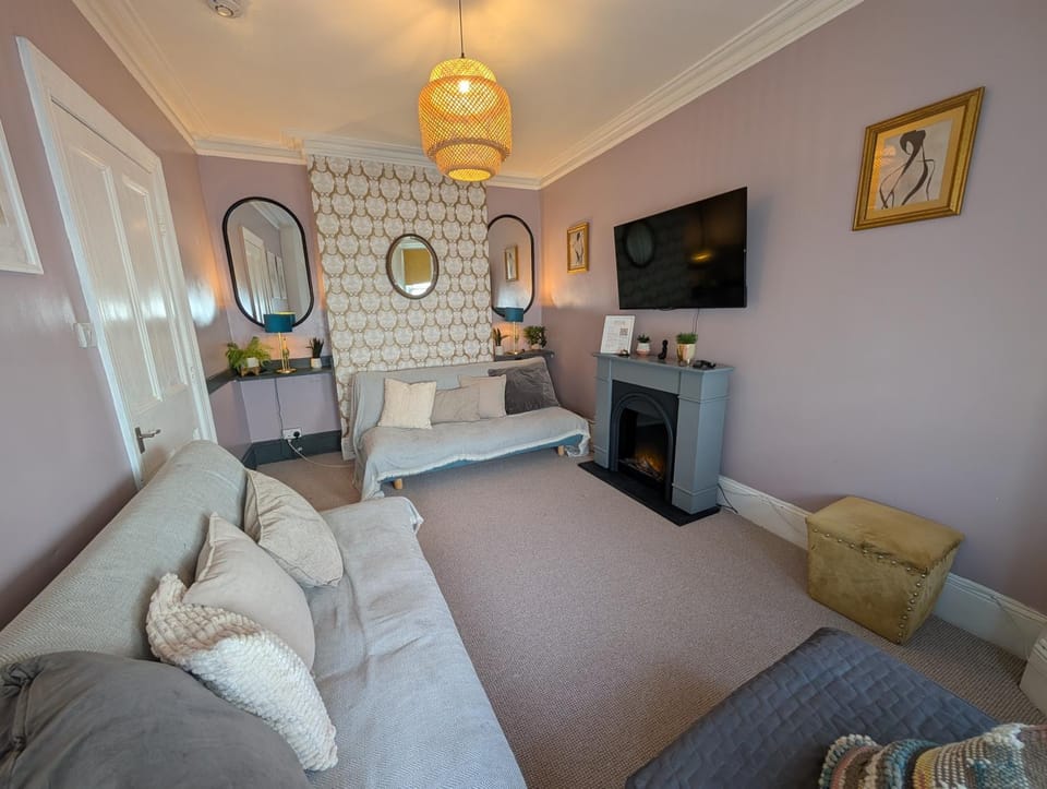 Bournemouth Beach Boutique with Hot Tub - Close to Beach and Town Centre House in Bournemouth