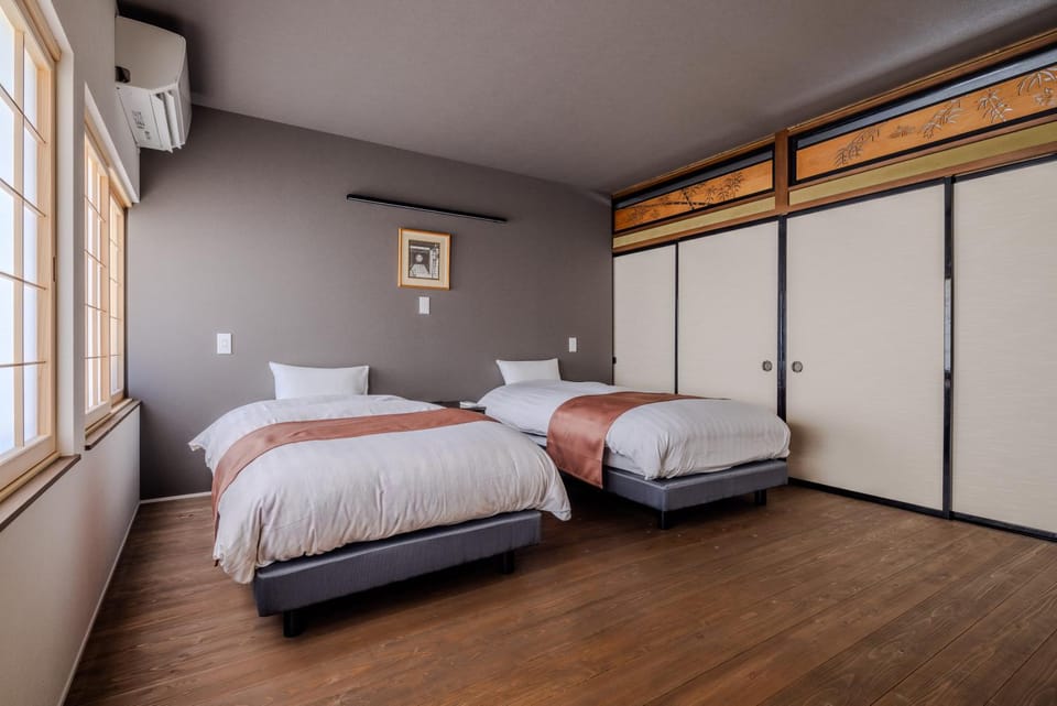 Bedroom, air conditioner