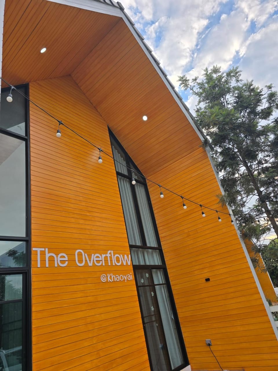 บ้านพูลวิลล่าเขาใหญ่ The Overflow Villa in Thailand