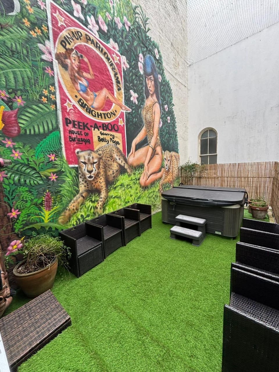 The Brighton Parlour with Hot Tub House in Brighton