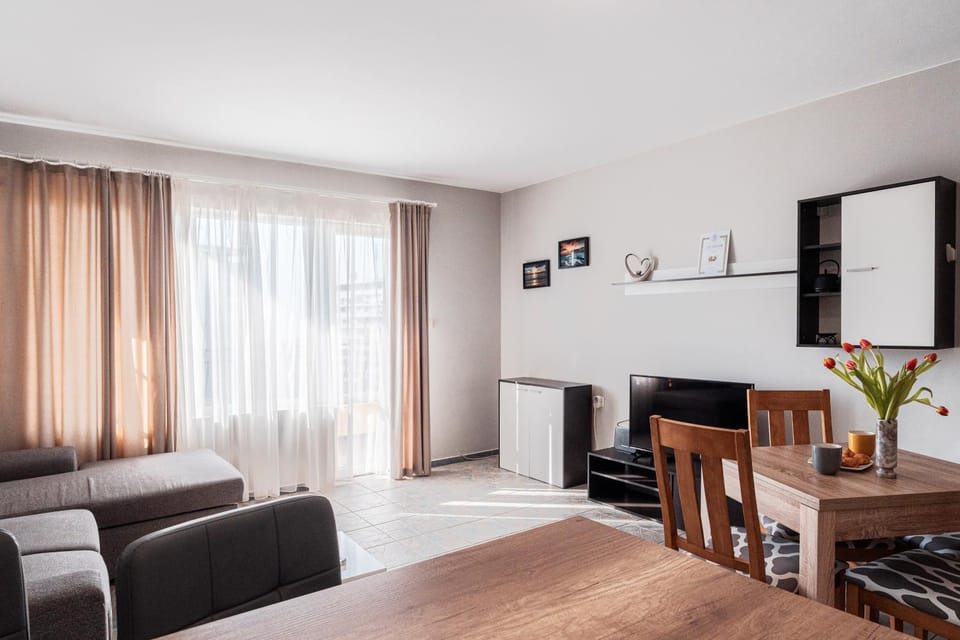 TV and multimedia, Living room, Dining area