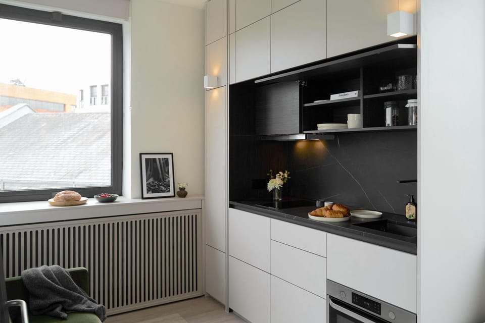 Coffee/tea facilities, Kitchen or kitchenette, stove, toaster