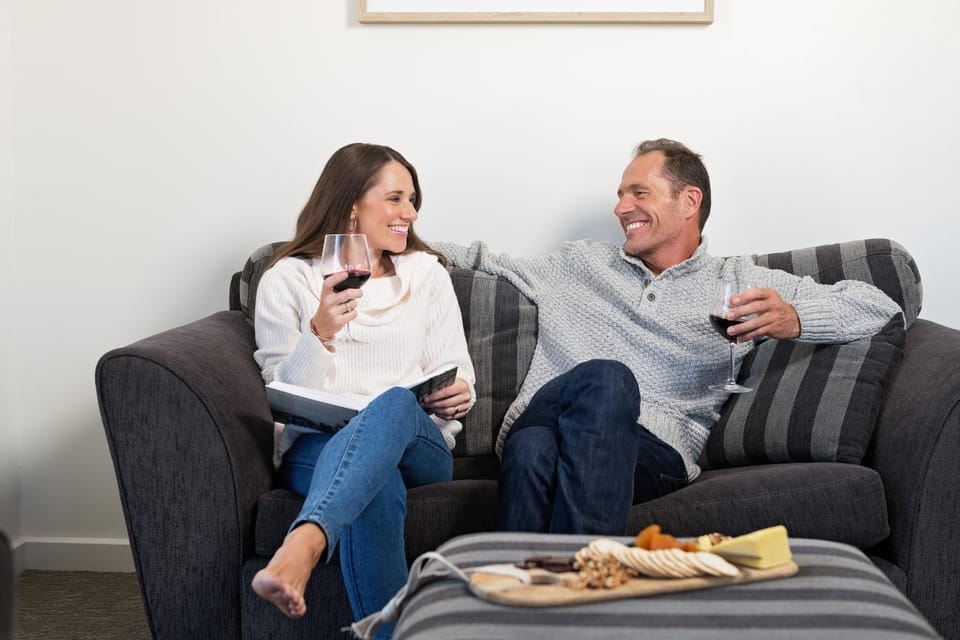 Living room, Guests