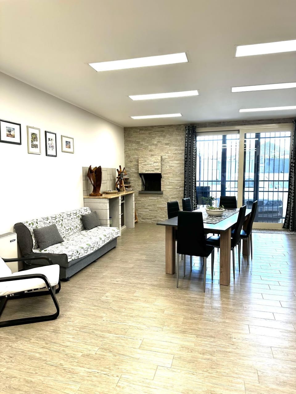 Living room, Seating area
