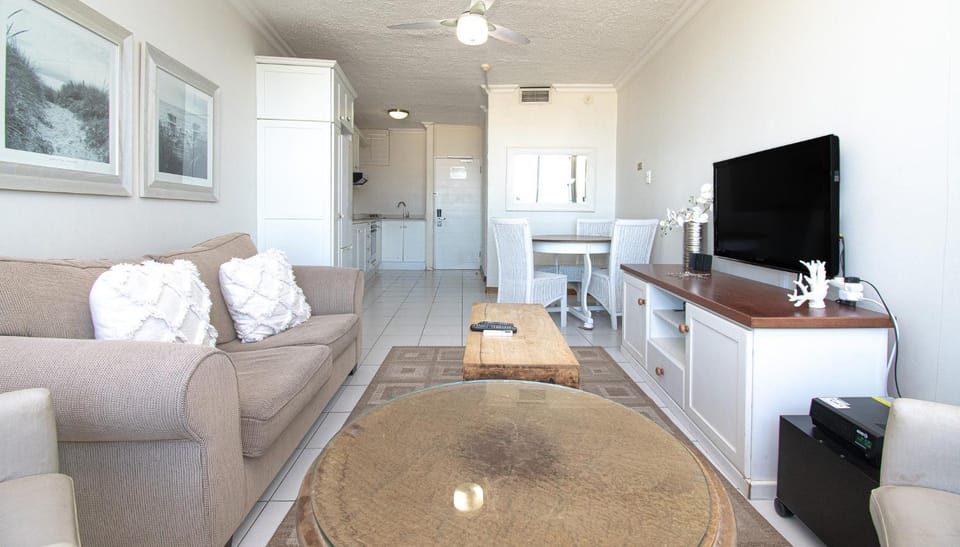 Communal lounge/ TV room, TV and multimedia, Kitchen or kitchenette, Living room, Seating area, Dining area, Evening entertainment