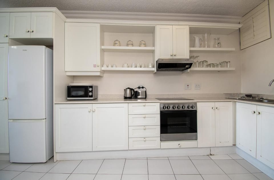 Coffee/tea facilities, dishwasher, minibar, pet friendly, stove, toaster