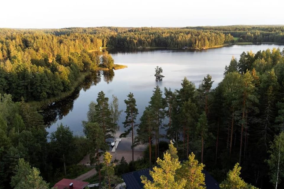 Villa Padel - Premium Lakeside Residence & Grounds Villa in Uusimaa