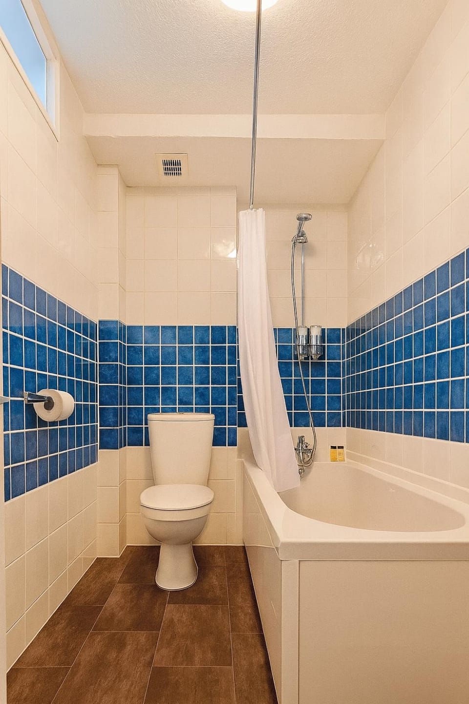 Shower, Toilet, Bathroom, Bath