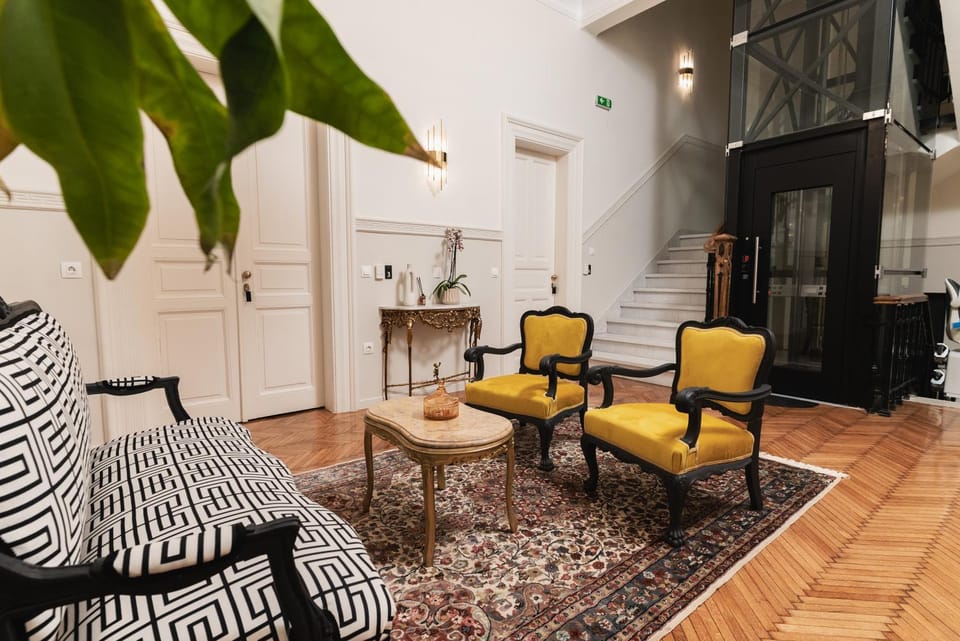 Communal lounge/ TV room, Living room, Seating area