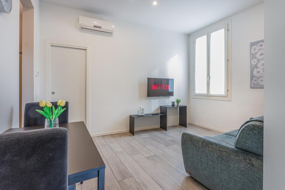 Urban Comfort Stay near Ferrari museum & Railway Apartment in Modena