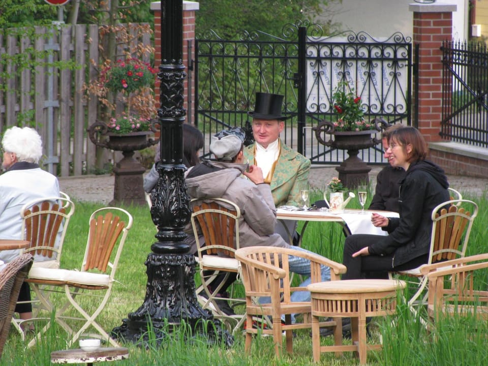 Garden, group of guests
