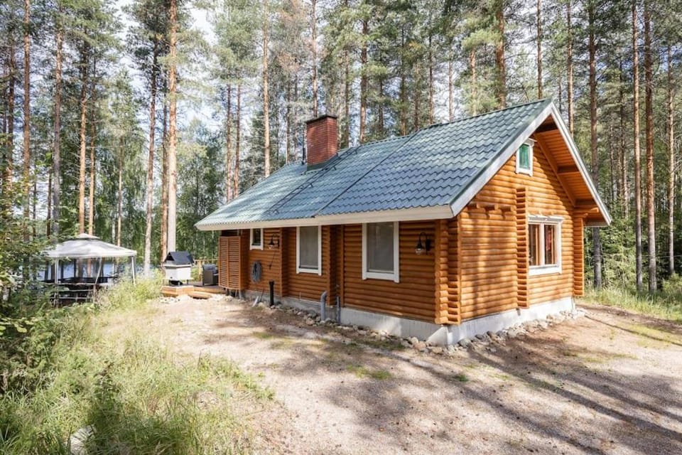 Cottage with Hot tub and Sauna House in Finland