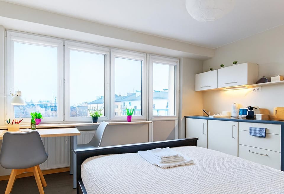 Bed, View (from property/room), Balcony/Terrace, Kitchen or kitchenette, Dining area, City view