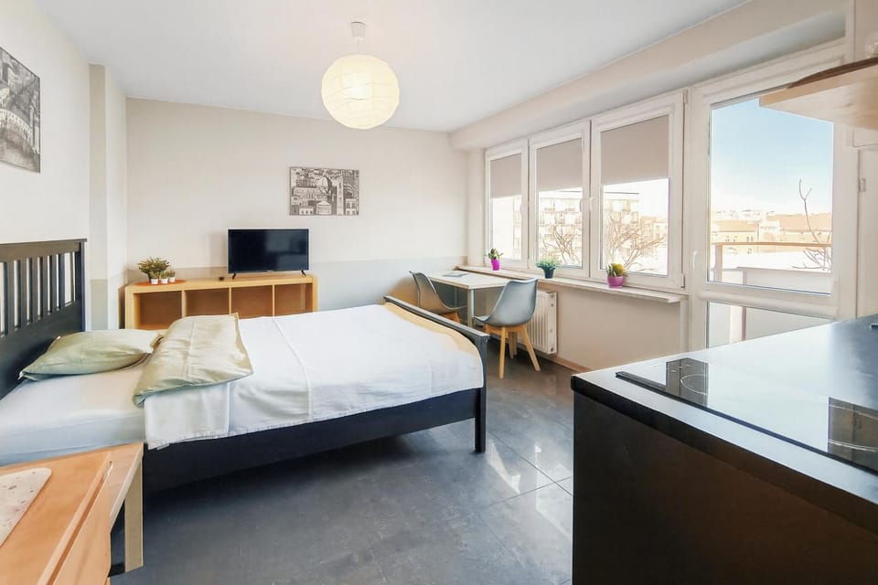 Bed, TV and multimedia, Photo of the whole room