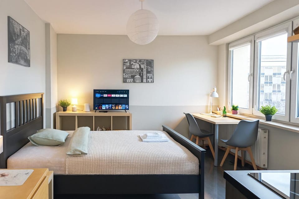 Bed, TV and multimedia, Living room, Seating area, Dining area