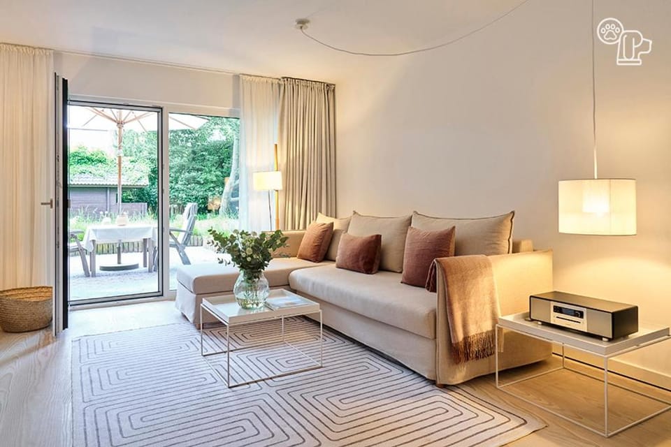 Living room, Photo of the whole room, Seating area, Bedroom