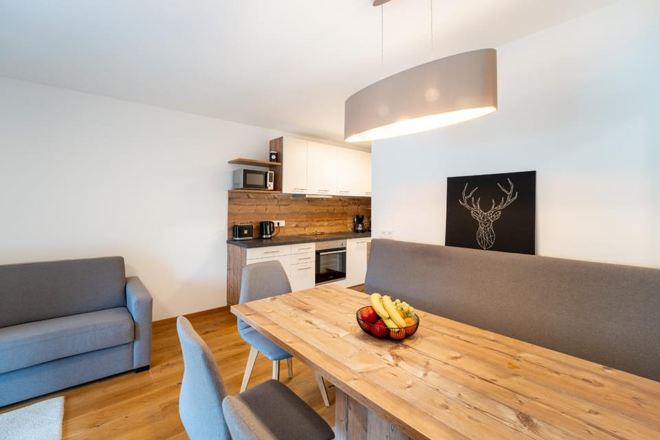 Kitchen or kitchenette, Seating area, Dining area