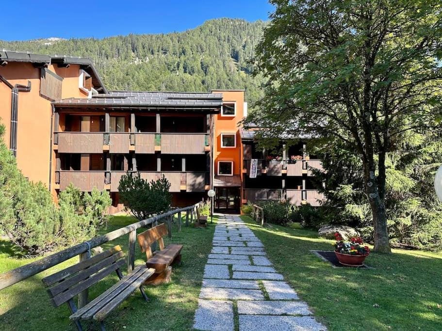 Property building, Spring, Day, Natural landscape, Garden, Garden view, Mountain view