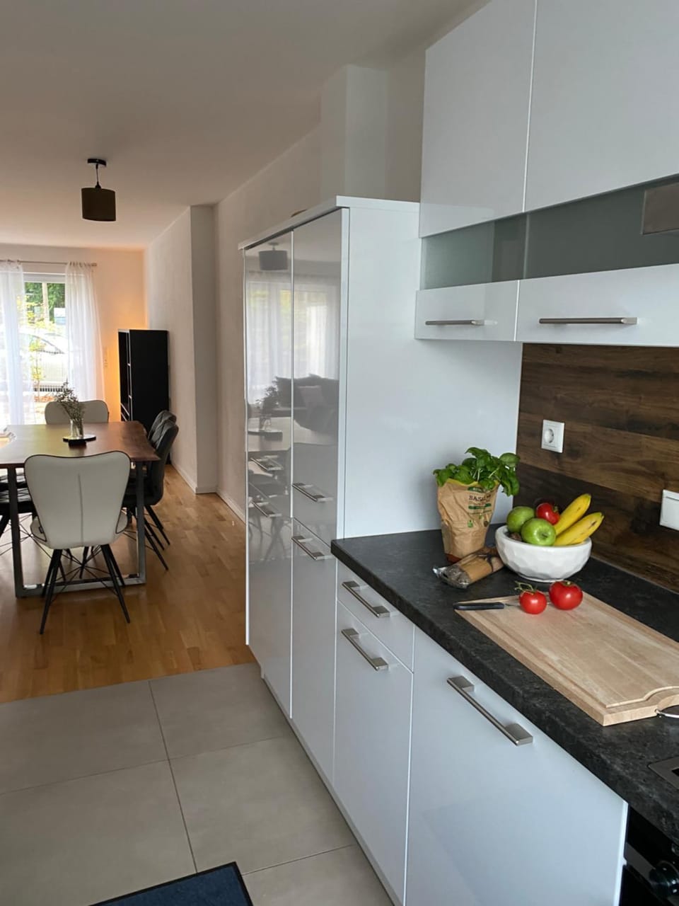 Kitchen or kitchenette, Dining area