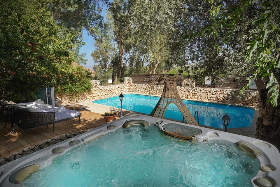 Day, Natural landscape, Garden, Hot Tub, Garden view, Pool view, Swimming pool
