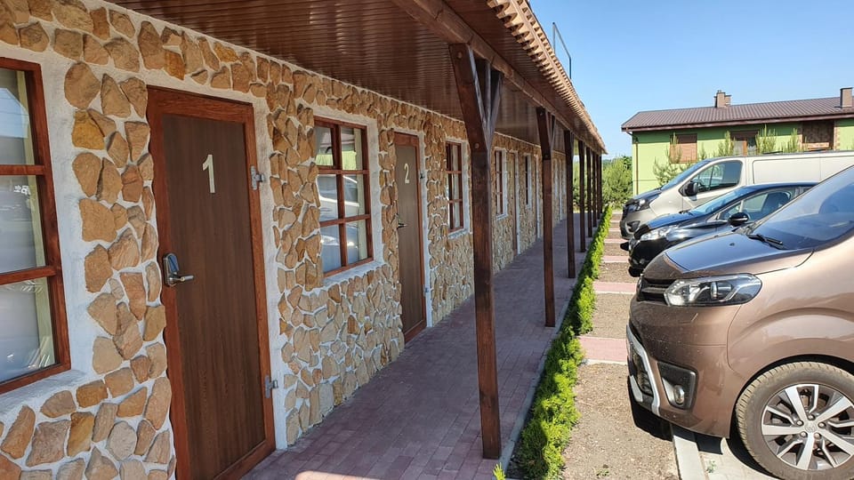 Property building, Day, Parking