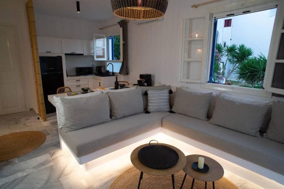 Kitchen or kitchenette, Living room, Seating area, Dining area, pet friendly
