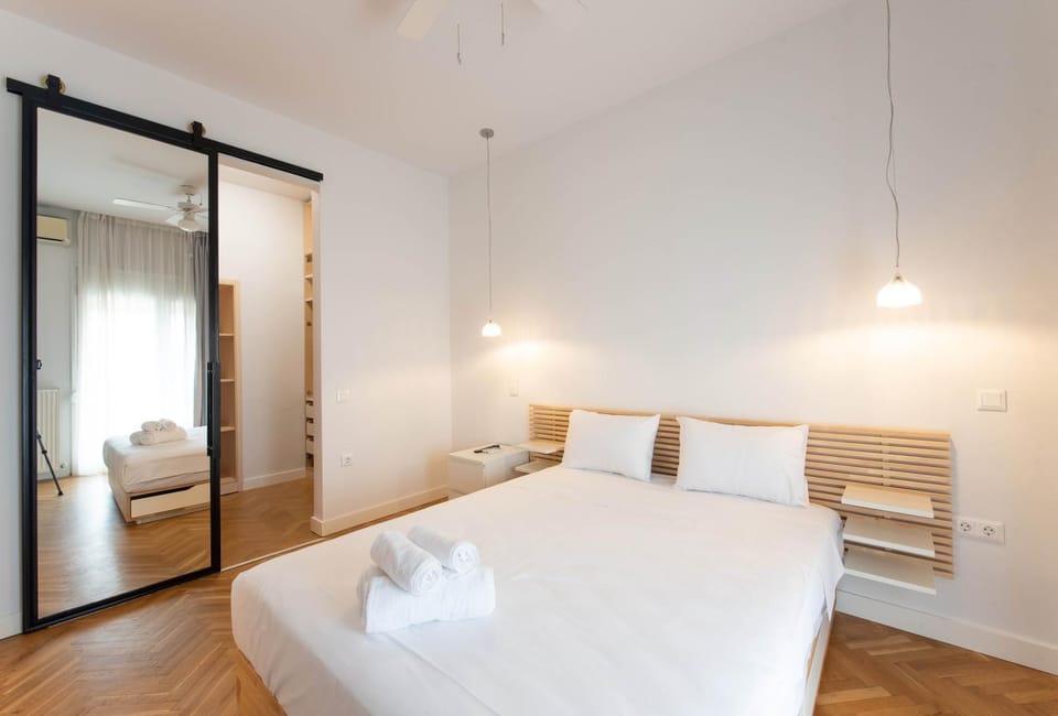 Bed, Bedroom, towels