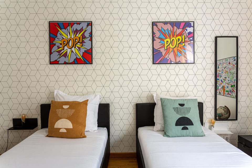 Bed, Photo of the whole room, Decorative detail, Bedroom