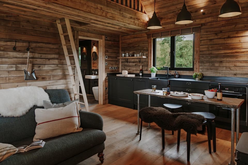 Woolly Wood Cabins - Bryn Cabin in Wales