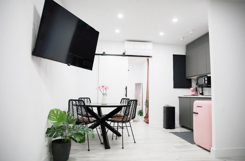Communal lounge/ TV room, Kitchen or kitchenette