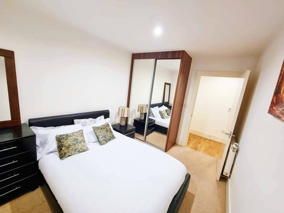 Bed, Photo of the whole room, Bedroom, wardrobe