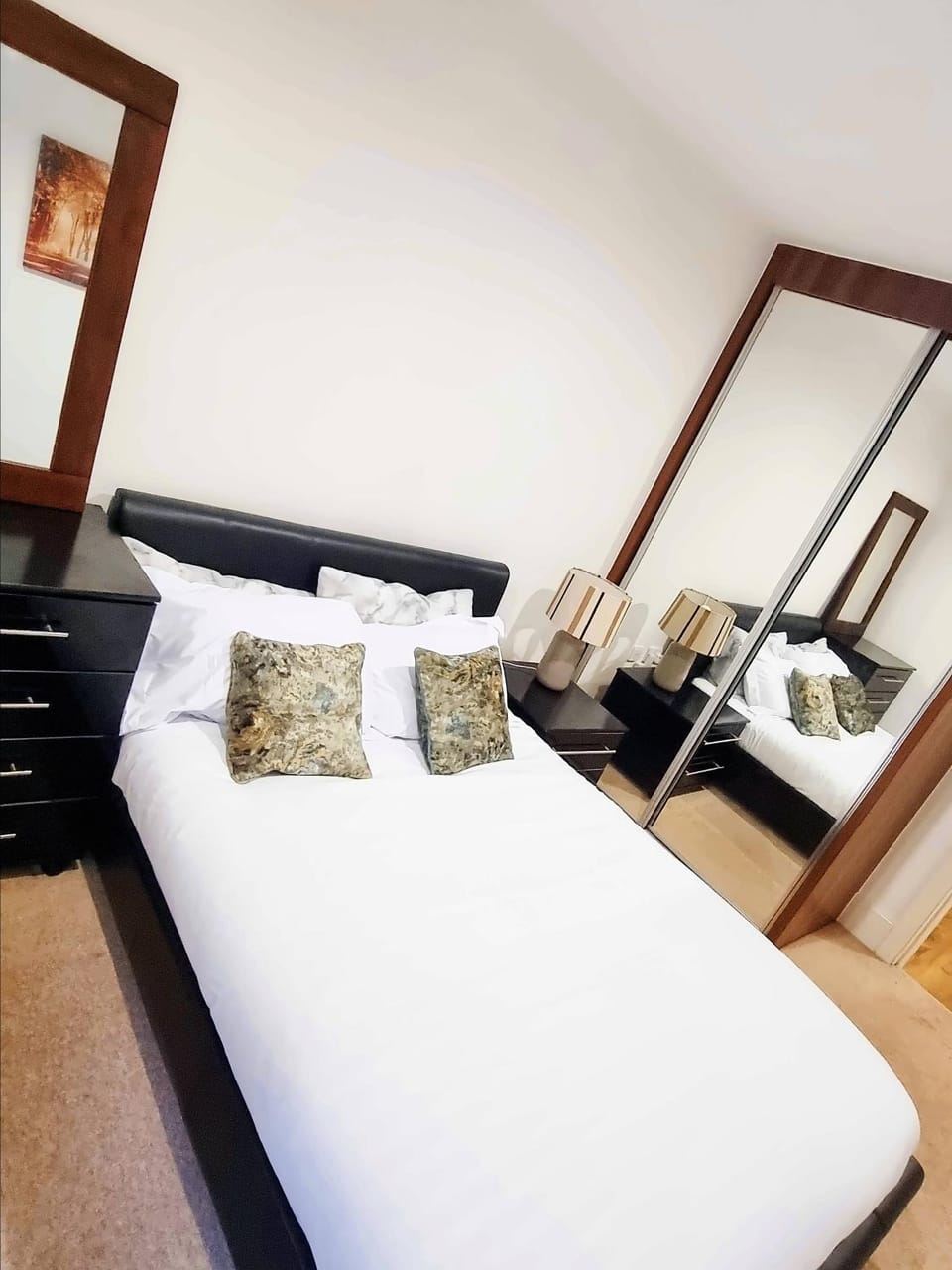 Bed, Photo of the whole room, Bedroom