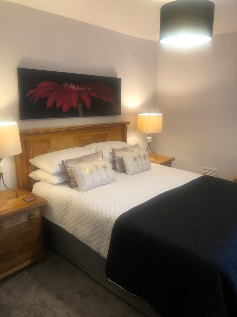 Photo of the whole room, Bedroom