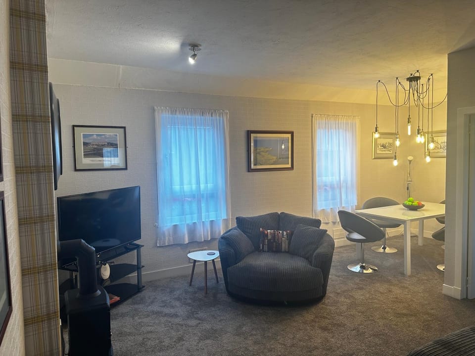 TV and multimedia, Living room, Dining area