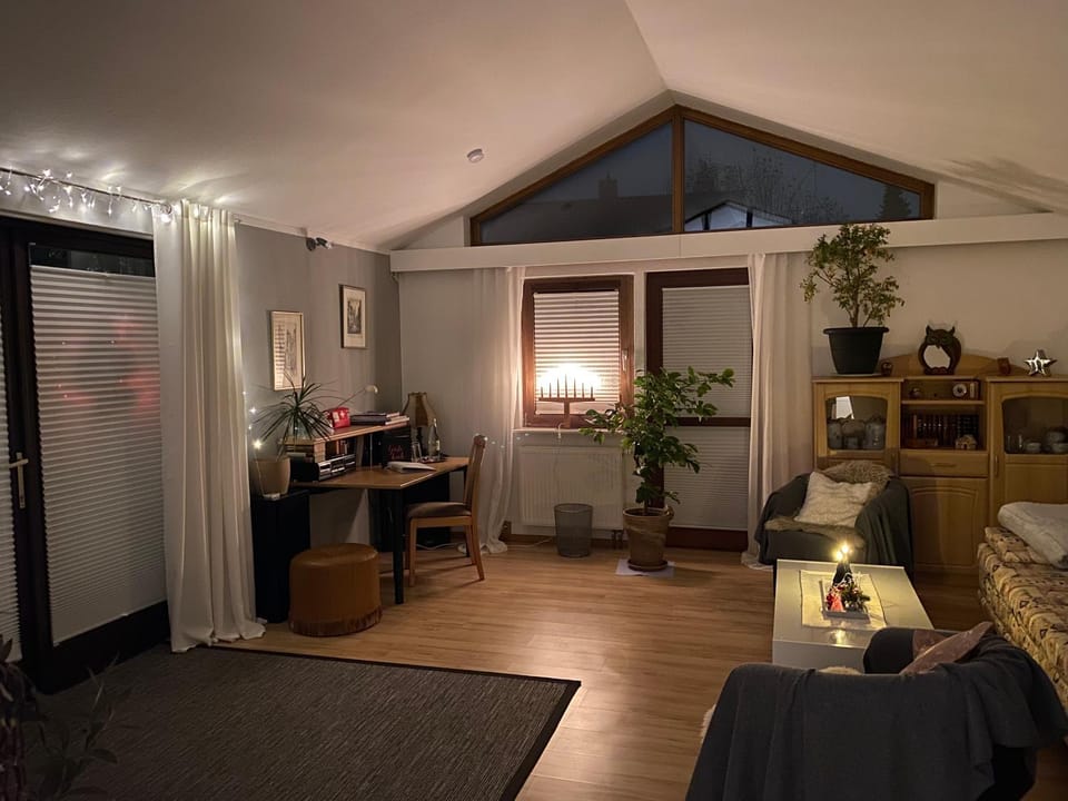 Living room, Seating area, hair dresser