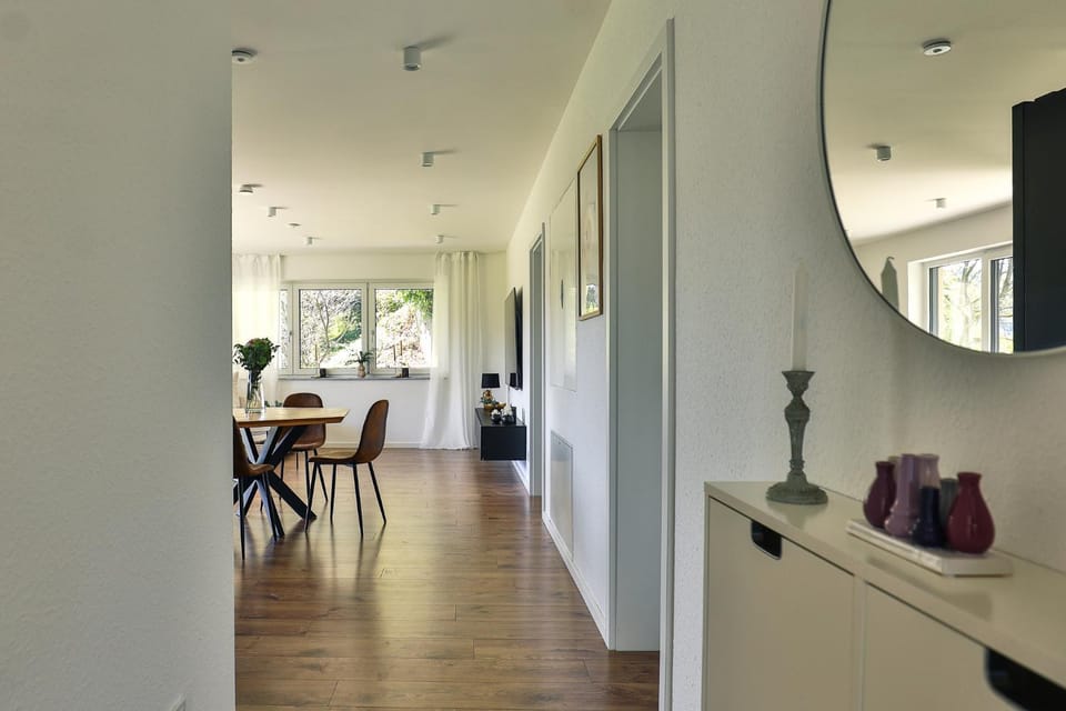 TV and multimedia, Living room, Seating area, Dining area