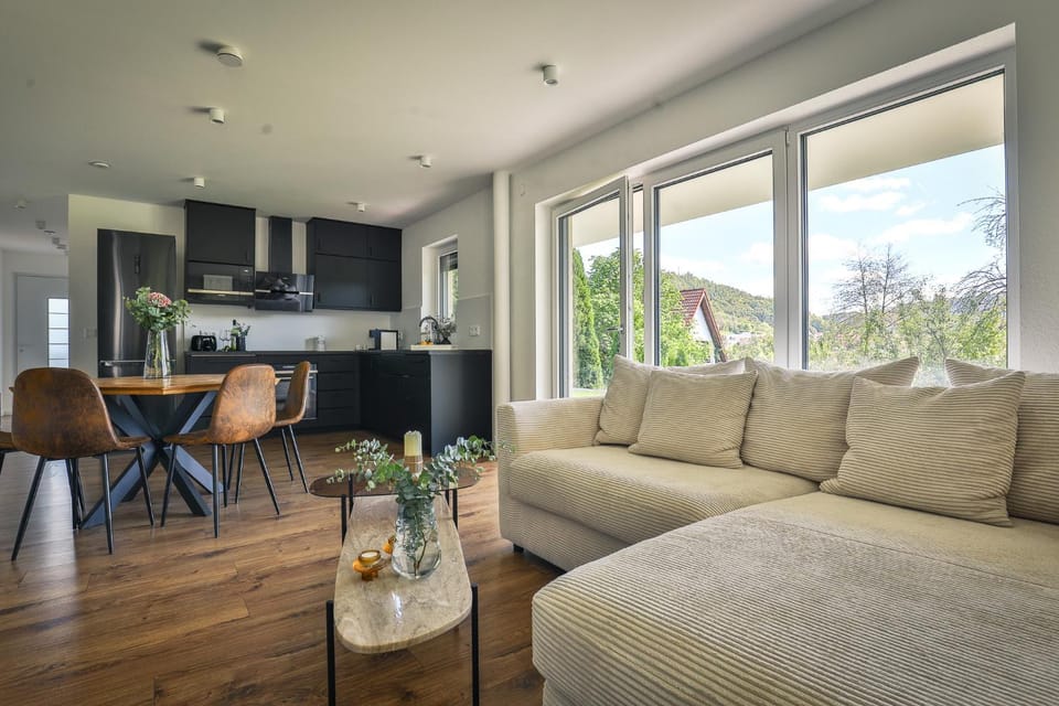 Kitchen or kitchenette, Living room, Seating area, Dining area, minibar, pet friendly