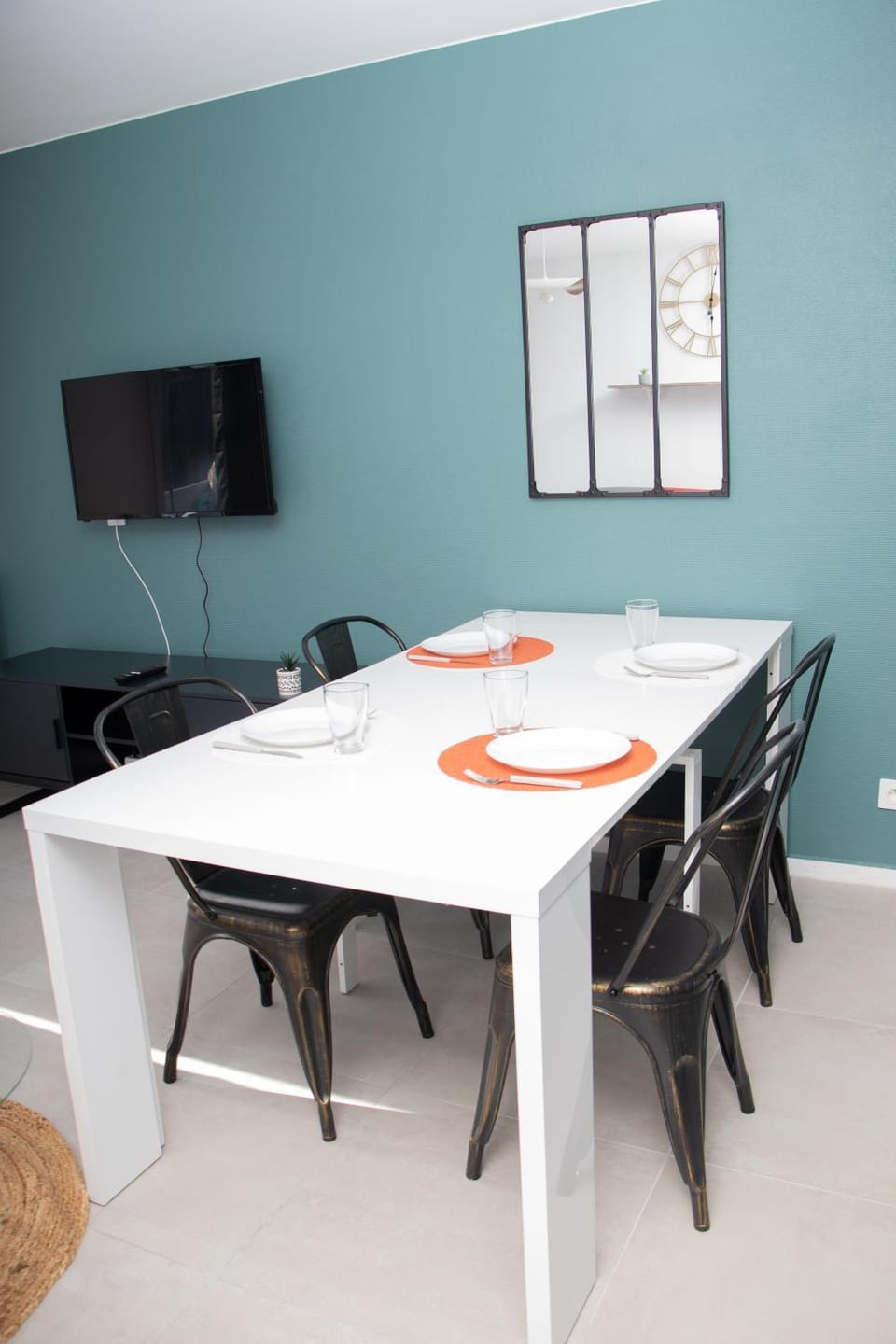 TV and multimedia, Dining area