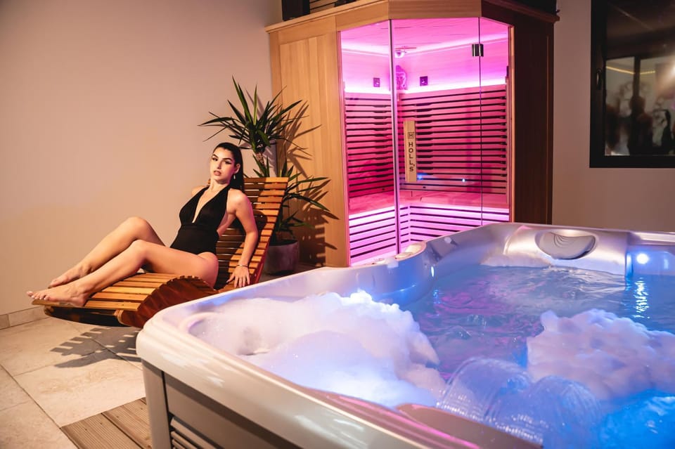 Hot Tub, Sauna, sunbed