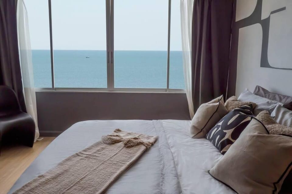 Bed, Bedroom, Sea view