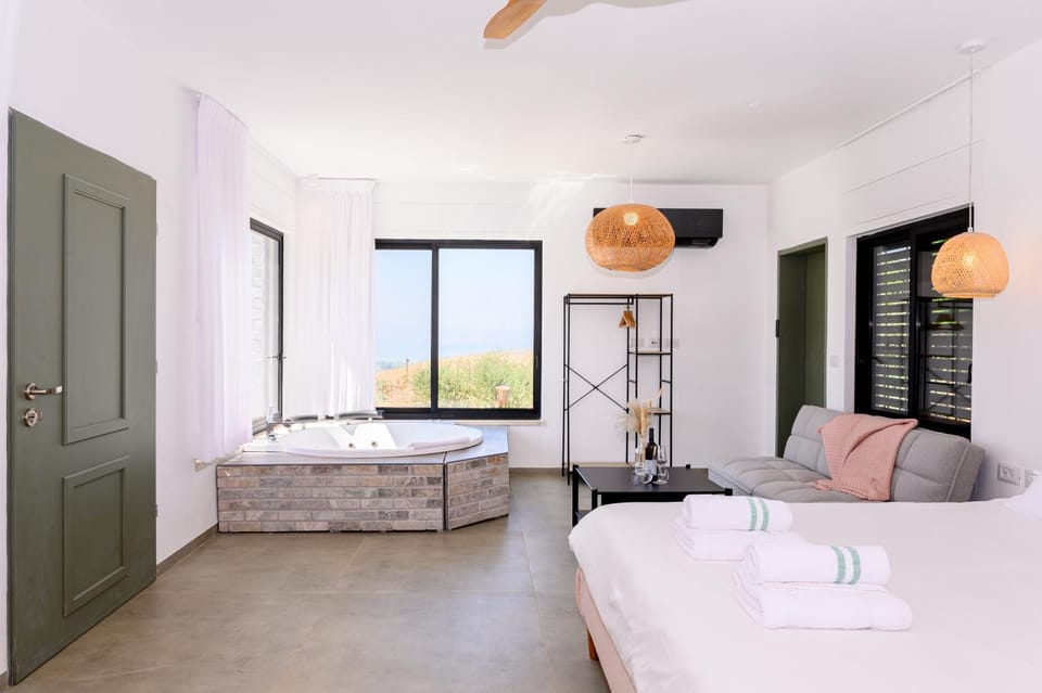 Hot Tub, Bedroom