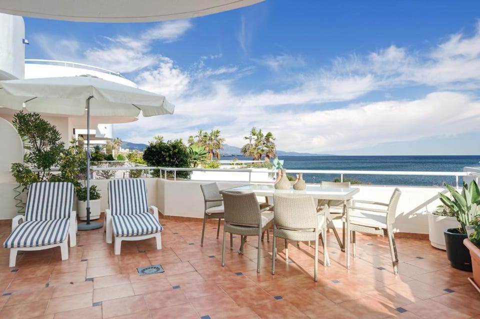 Frontline Beach Apartment - Sinfonia del Mar Apartment in Costa del Sol