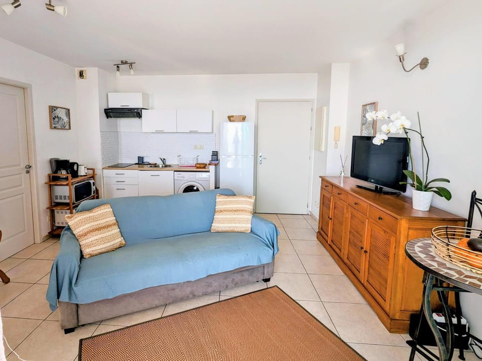 TV and multimedia, Kitchen or kitchenette, Living room, Seating area, Dining area, minibar, oven