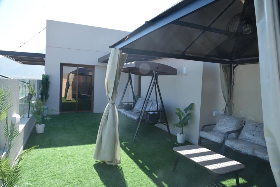 Seating area, sunbed
