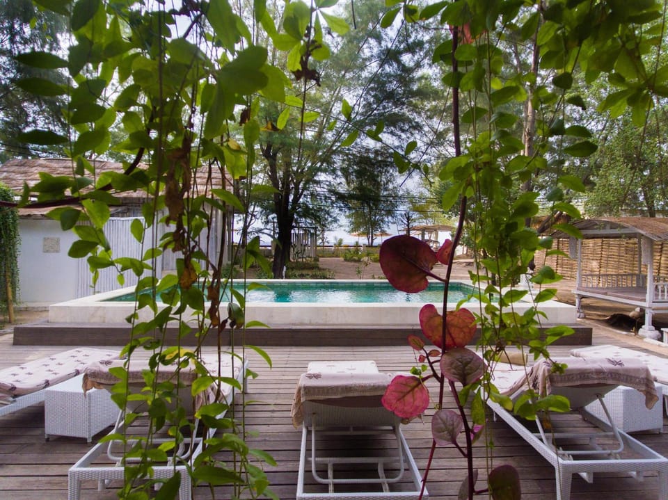 Coral Flora Villa Beach Front Villa in Pemenang